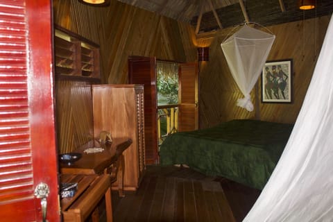 Ceiba Tree Lodge | 1 bedroom, minibar, free WiFi, bed sheets