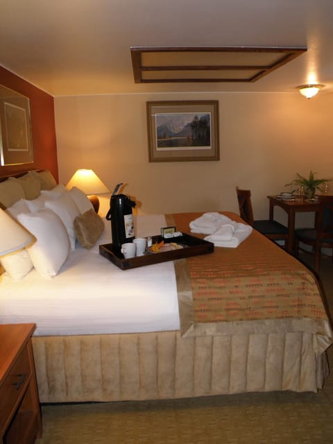 Premier Suite, 1 King Bed (No Children Allowed) | Premium bedding, individually decorated, desk, blackout drapes