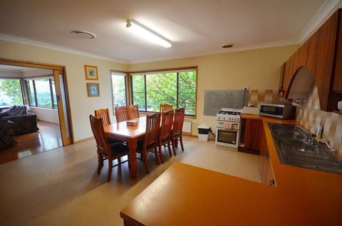 Blue View House  | Private kitchen | Full-size fridge, microwave, stovetop, electric kettle