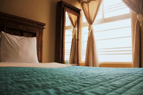 Junior Double Room | Desk, free WiFi, bed sheets