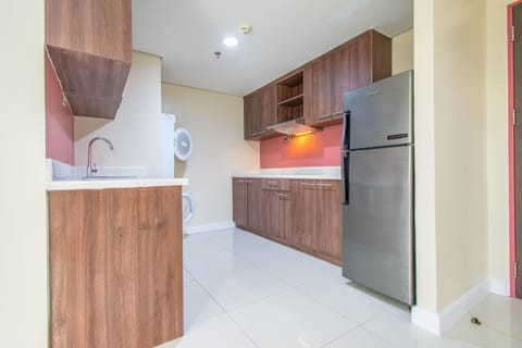 Superior Apartment, 2 Bedrooms, Non Smoking, Kitchen | Private kitchen | Full-size fridge, microwave, stovetop, coffee/tea maker