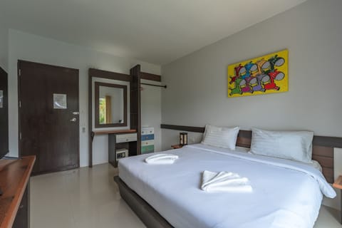 Deluxe Double Room | In-room safe, desk, free WiFi, bed sheets
