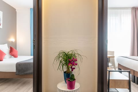 Desk, laptop workspace, iron/ironing board, free WiFi