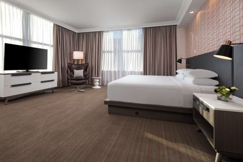 Deluxe Room, 1 King Bed | Egyptian cotton sheets, premium bedding, down comforters, pillowtop beds