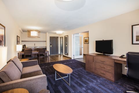 Suite, 1 Bedroom, Jetted Tub | Premium bedding, desk, laptop workspace, blackout drapes