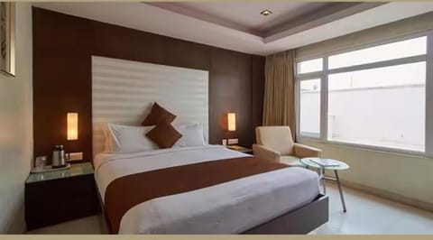 Executive Room, 1 King Bed | Egyptian cotton sheets, premium bedding, in-room safe, free WiFi