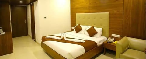 Premium Room | Egyptian cotton sheets, premium bedding, in-room safe, free WiFi