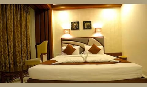 Egyptian cotton sheets, premium bedding, in-room safe, free WiFi