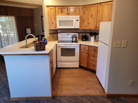 Standard Room, 1 Bedroom | Private kitchen | Full-size fridge, microwave, stovetop, dishwasher