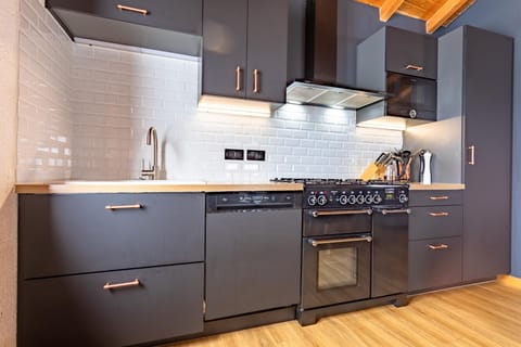 Fully equipped kitchen with Falcon range, perfect for concocting Savoyard specialties.