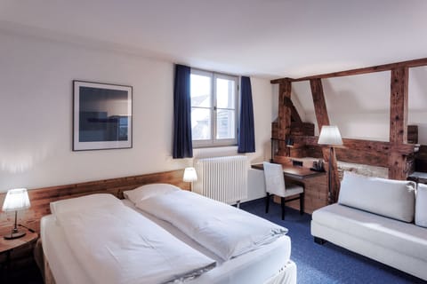 Hypo-allergenic bedding, down comforters, in-room safe, desk