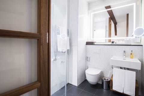 Shower, eco-friendly toiletries, hair dryer, towels