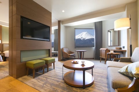 Family Suite, Non Smoking | Mountain view