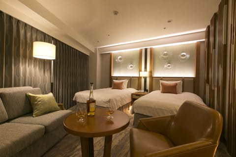 [Grand Executive Floor] Deluxe Room, Non Smoking | Tempur-Pedic beds, desk, laptop workspace, blackout drapes