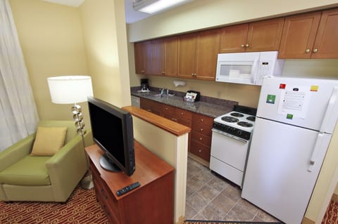 Studio Suite, 1 Queen Bed with Sofa bed, Non Smoking | Private kitchen | Full-size fridge, microwave, stovetop, dishwasher