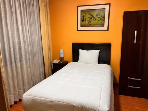 Classic Single Room, 1 Bedroom, Non Smoking, Courtyard View | Desk, free WiFi