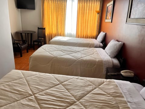 Classic Triple Room, 3 Twin Beds, City View | Bathroom