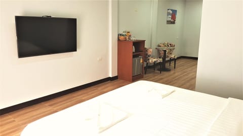 Deluxe Room, 1 Double Bed, Non Smoking, City View | Down comforters, pillowtop beds, minibar, in-room safe