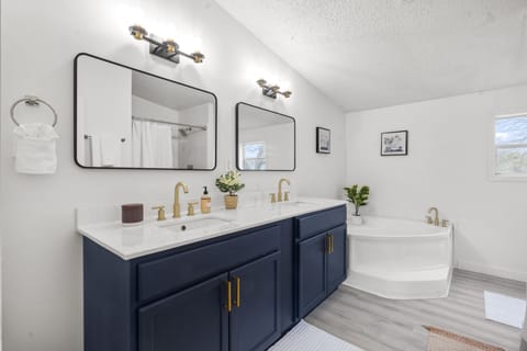 Starlight C - Yellow Rose | Bathroom | Separate tub and shower, deep soaking tub, rainfall showerhead