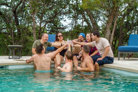 Outdoor pool, free cabanas, sun loungers