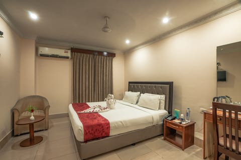 Deluxe Room | Laptop workspace, soundproofing, iron/ironing board, free WiFi