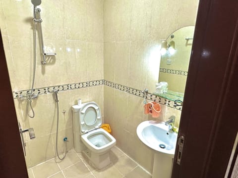Executive Shared Dormitory, Mixed Dorm | Shared bathroom