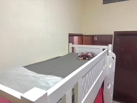 Executive Shared Dormitory, Mixed Dorm | Iron/ironing board, free WiFi, bed sheets