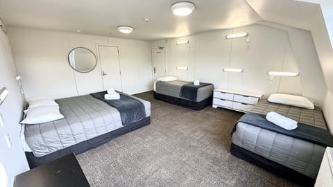 Quadruple Room | Free WiFi, bed sheets