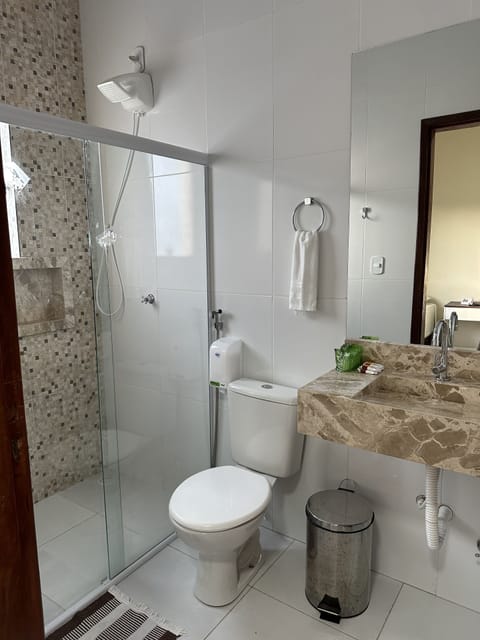 Family Room | Bathroom | Free toiletries