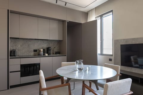 Apartment (1 Bedroom) | Dining