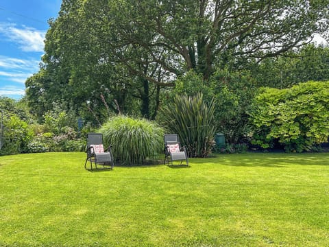 Lawned area | Holly Cottage, Coleford