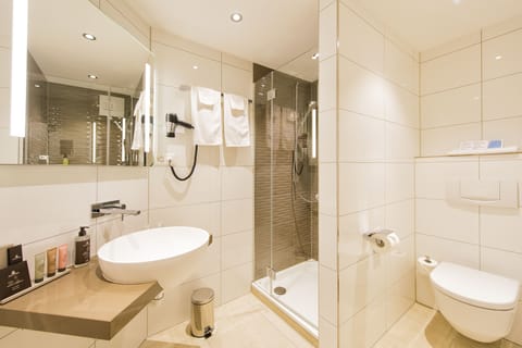 Superior Room, Non Smoking | Bathroom | Free toiletries, hair dryer, bathrobes, slippers