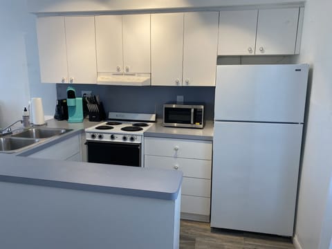 Comfort Studio | Private kitchen | Full-size fridge, microwave, oven, stovetop