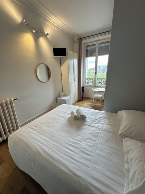 Standard Room, 1 Twin Bed | In-room safe, individually decorated, individually furnished