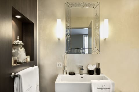 Superior Room (Limmathof Baden Hotel & Private Spa, Badstrasse 20, CH-5408 Ennetbaden) | Bathroom | Deep soaking tub, free toiletries, hair dryer, bathrobes