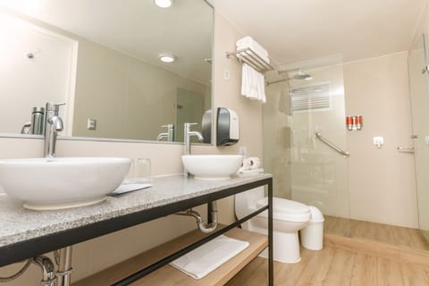 Junior Suite, 1 King Bed | Bathroom | Shower, free toiletries, hair dryer, towels