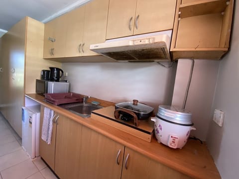 Comfort Studio, 1 Bedroom | Private kitchen | Mini-fridge, microwave, electric kettle, rice cooker