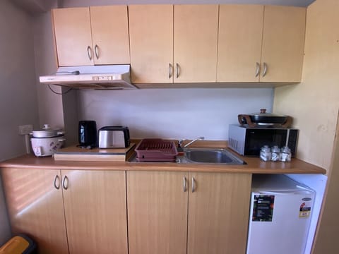 Comfort Studio, 1 Bedroom | Private kitchen | Mini-fridge, microwave, electric kettle, rice cooker