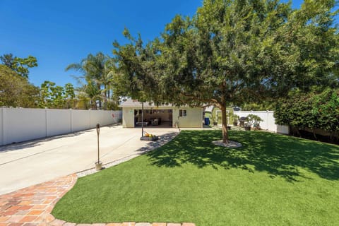 Free Parking 8 cars: 2 on quiet residential street, 2 in front of gate+ 4 inside