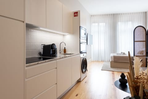 Deluxe Studio | Private kitchenette | Oven, stovetop, dishwasher, espresso maker