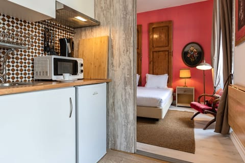 Deluxe Apartment | Private kitchenette