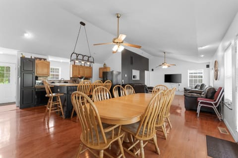 Open, airy space seamless dining and living areas for ultimate comfort.