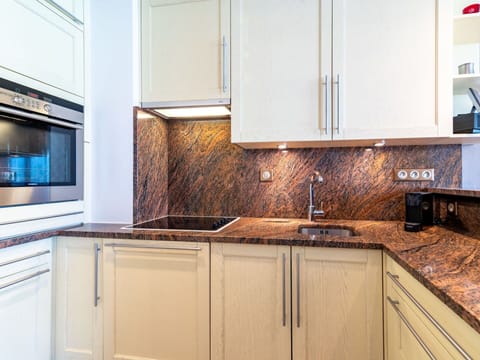 Brown, Cabinetry, Countertop, Kitchen Sink, Property, Tap, Sink, Plumbing Fixture, Building, Kitchen