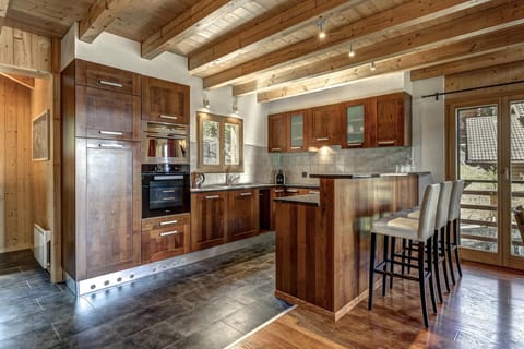 Chalet Snowfall - jacuzzi - views - 12