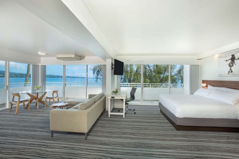 Junior Suite, 1 King Bed, Non Smoking, Oceanfront | In-room safe, desk, free cribs/infant beds, free WiFi