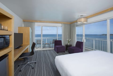 Room, 1 King Bed, Lanai, Oceanfront (Corner) | In-room safe, desk, free cribs/infant beds, free WiFi