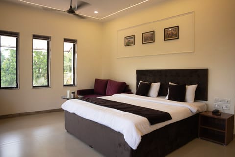 Superior Room | Premium bedding, desk, laptop workspace, free WiFi