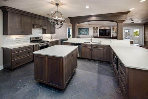 expansive kitchen!