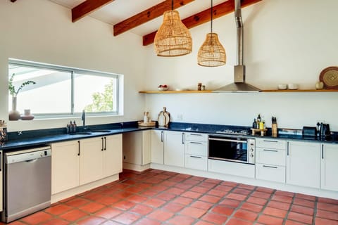 Villa | 6 bedrooms, desk, Internet