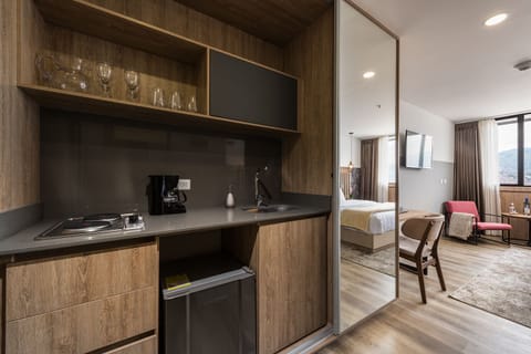 Luxury Room, Kitchenette | Private kitchenette | Fridge, microwave, oven, electric kettle